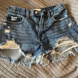 Size 2 Mid Rise Boyfriend Shorts
Destroyed Denim shorts